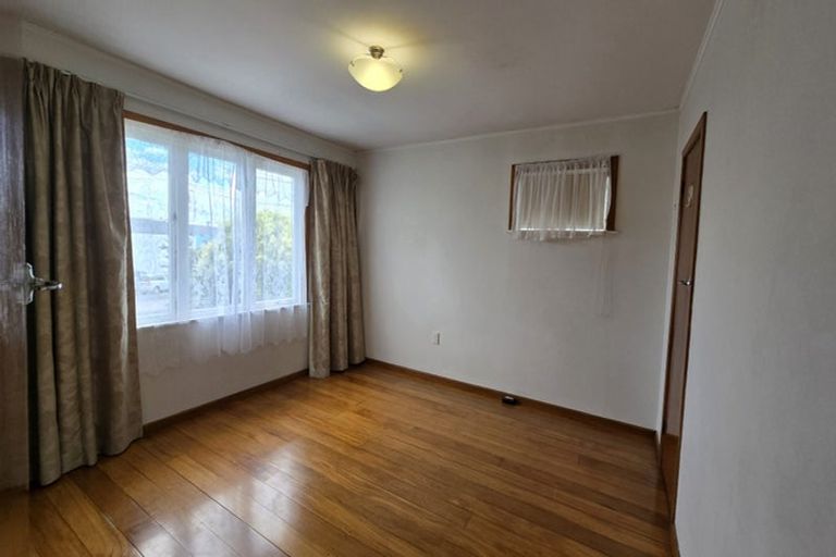 Photo of property in 4 Binsted Road, New Lynn, Auckland, 0600