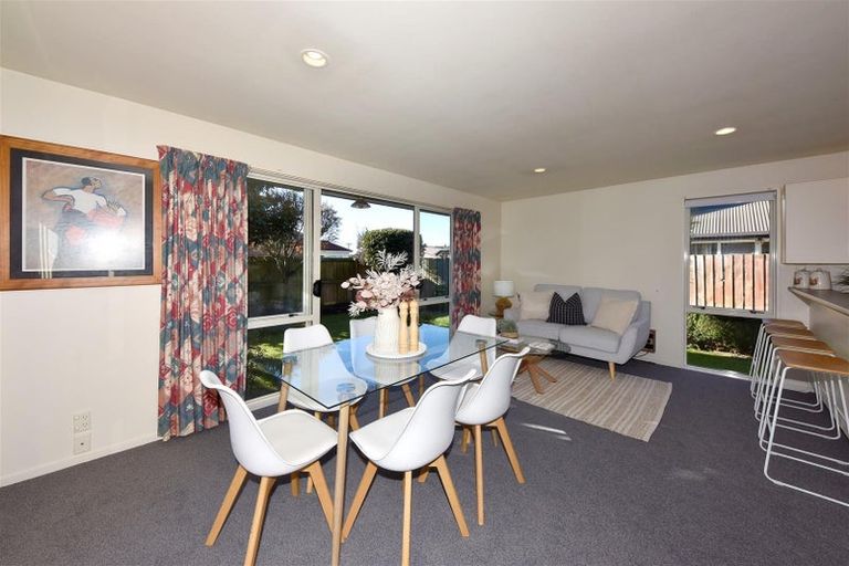 Photo of property in 4 Rosefield Lane, Northcote, Christchurch, 8052