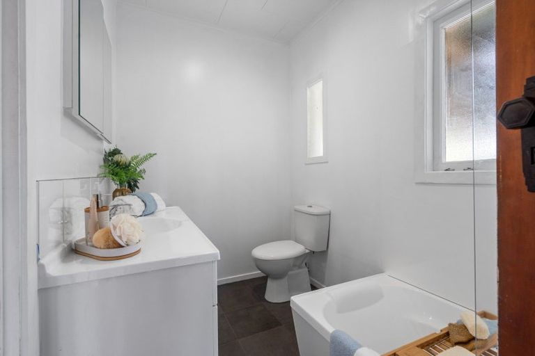 Photo of property in 22 Commins Road, Onerahi, Whangarei, 0110