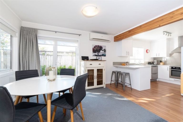 Photo of property in 1a Barberry Lane, Te Atatu Peninsula, Auckland, 0610