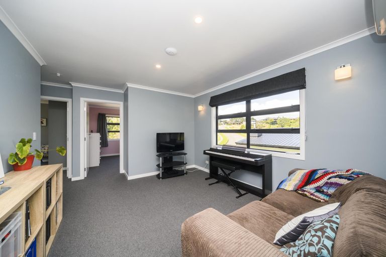 Photo of property in 107 Cashmere Drive, Fitzherbert, Palmerston North, 4410
