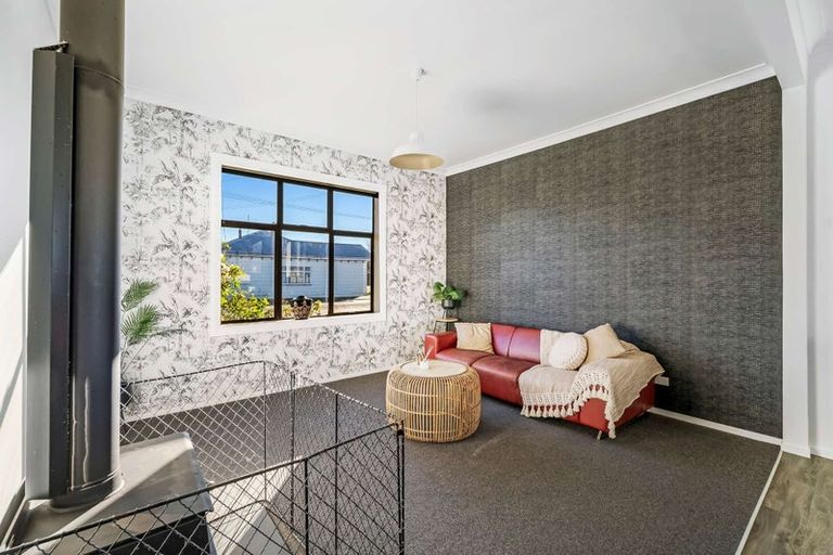 Photo of property in 16 Douglas Street, Balclutha, 9230