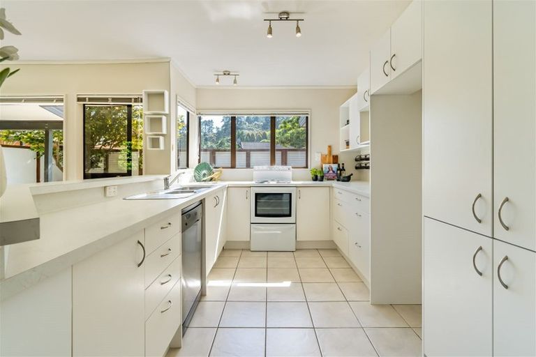 Photo of property in 92d Kamahi Street, Stokes Valley, Lower Hutt, 5019