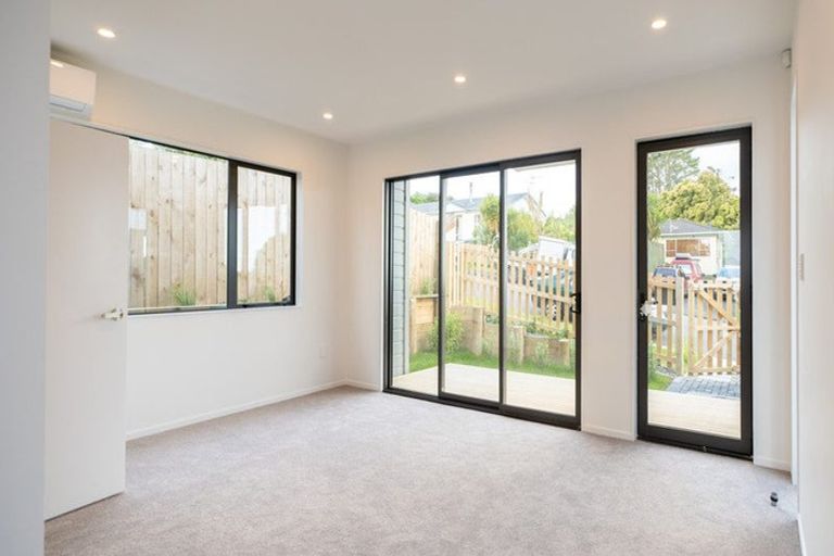 Photo of property in 55a Redwood Drive, Massey, Auckland, 0614