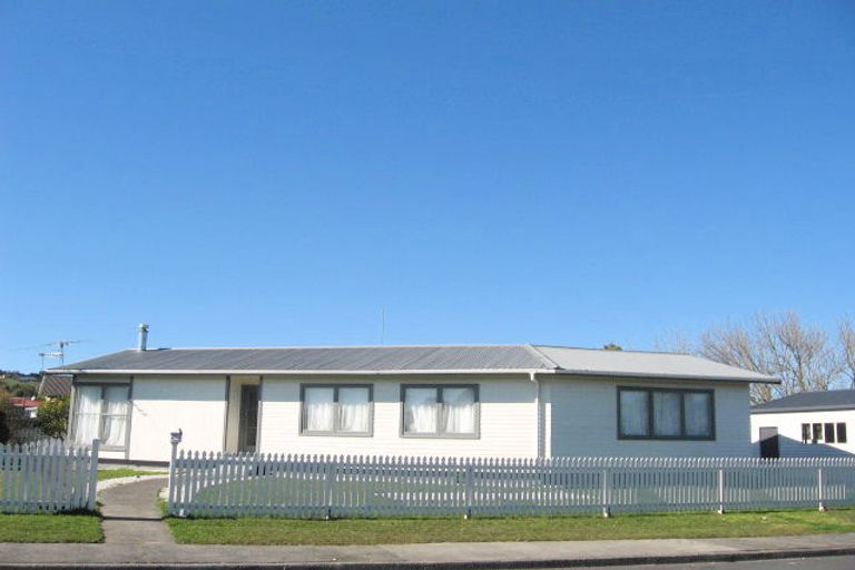 Photo of property in 44 President Avenue, Papakura, 2110