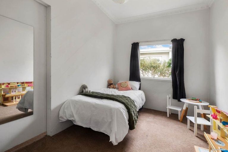 Photo of property in 13 Miller Street, Point Chevalier, Auckland, 1022