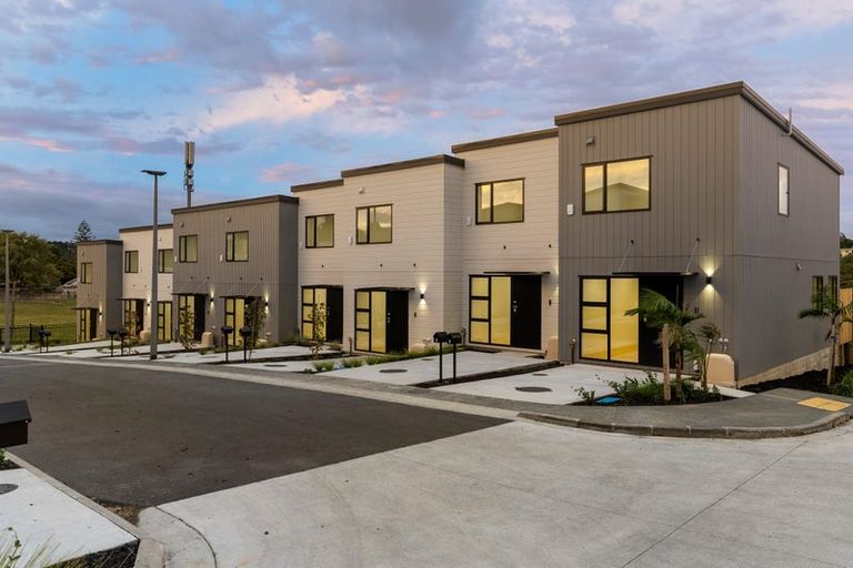 Photo of property in 27 Awhi Lane, Massey, 0614