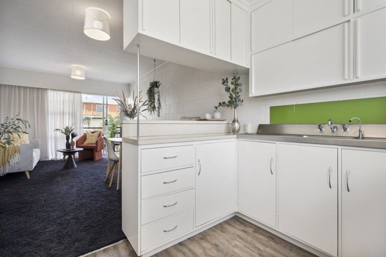 Photo of property in 1/58 Paynters Avenue, Strandon, New Plymouth, 4312