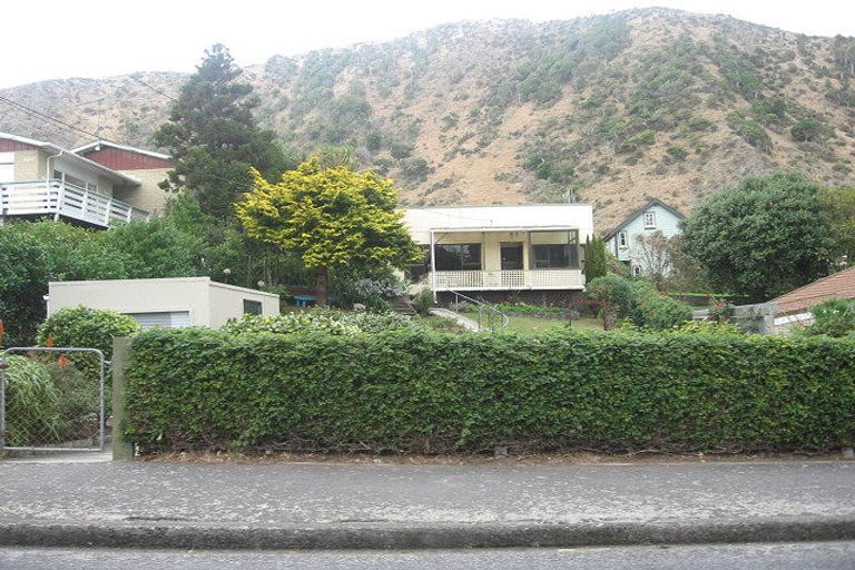 Photo of property in 42 Wellington Road, Paekakariki, 5034