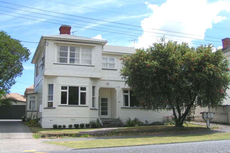 Photo of property in 2/26 Princes Street, Northcote Point, Auckland, 0627