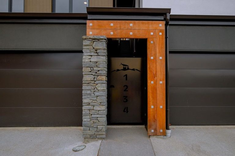 Photo of property in 1/30 Bullendale Drive, Arthurs Point, Queenstown, 9371