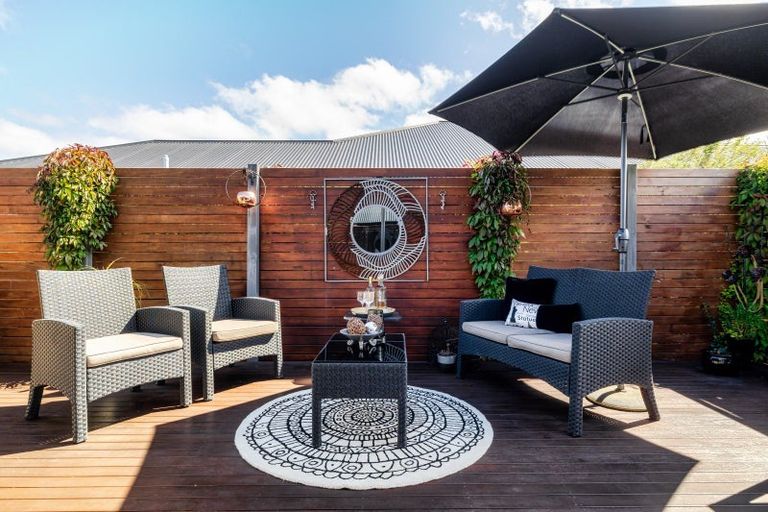 Photo of property in 3 Saint Heliers Grove, Fitzherbert, Palmerston North, 4410