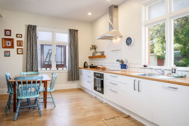 Photo of property in 249 Macandrew Road, Forbury, Dunedin, 9012