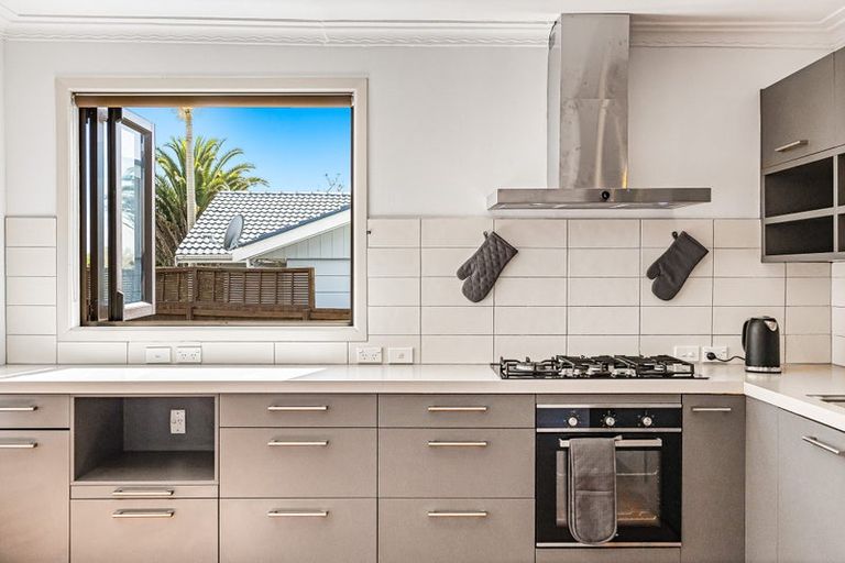 Photo of property in 37a Border Road, Henderson, Auckland, 0612