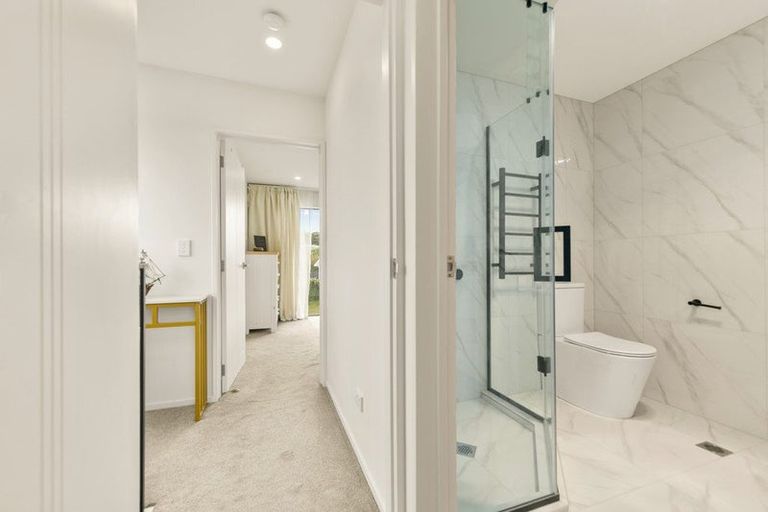 Photo of property in 7/27 Carole Crescent, Pakuranga, Auckland, 2010