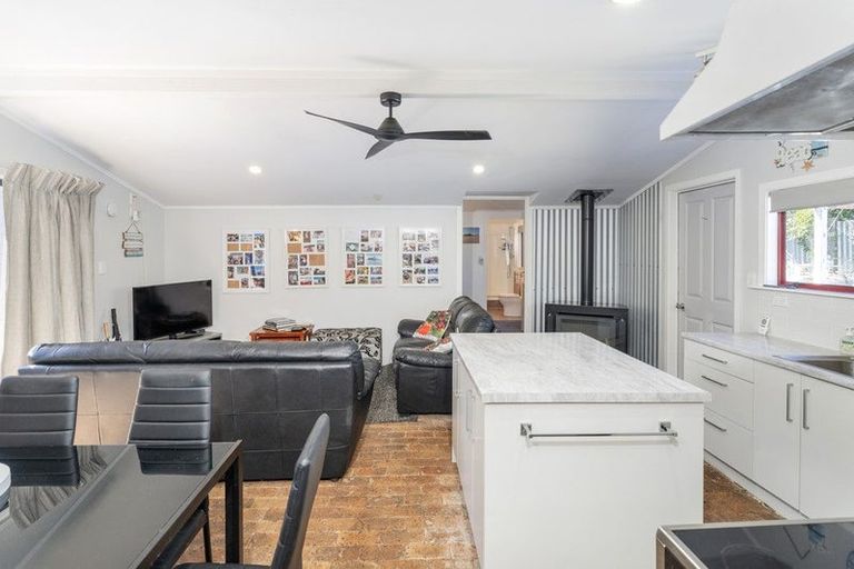 Photo of property in 28 Kauri Place, Tairua, 3508