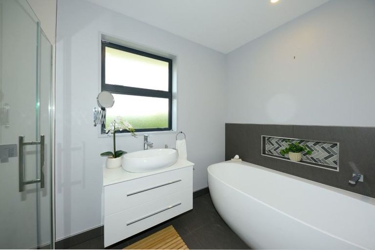 Photo of property in 47a Richards Avenue, Papanui, Christchurch, 8053