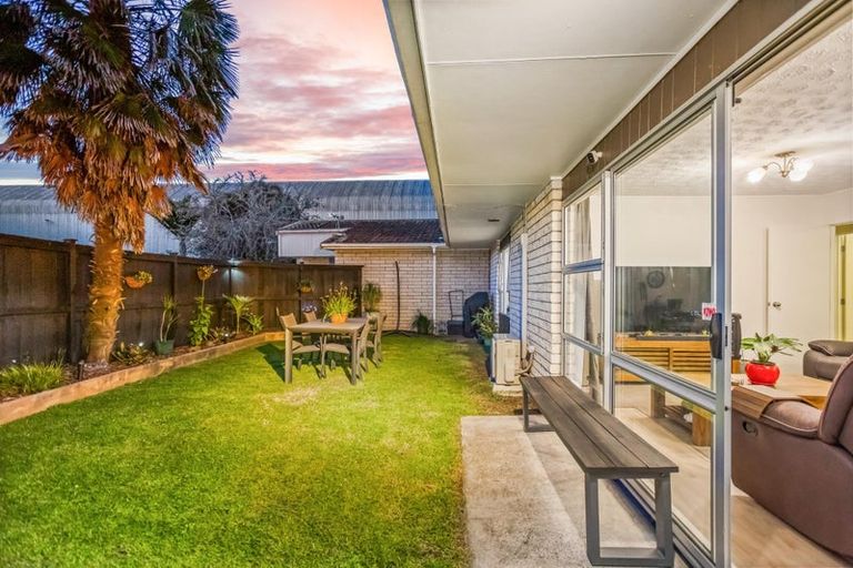 Photo of property in 3/29 Garelja Road, Henderson, Auckland, 0612