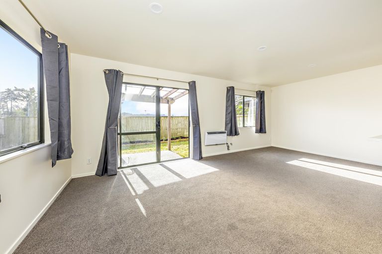 Photo of property in 1/3 Orwell Road, Greenhithe, Auckland, 0632
