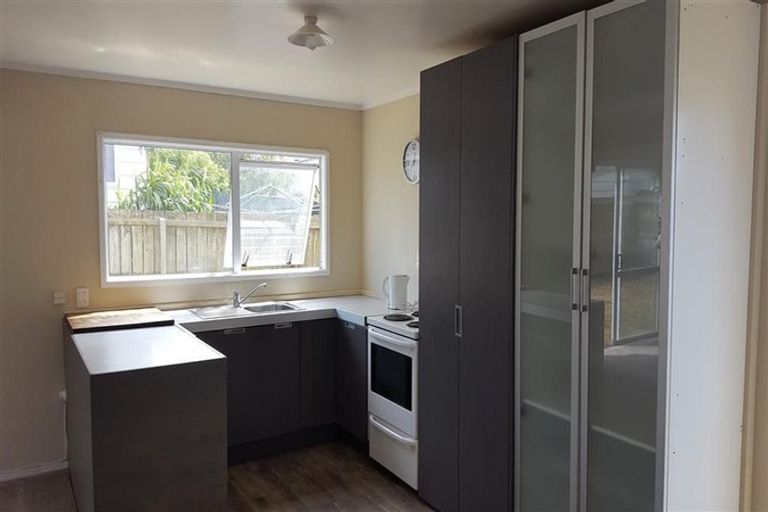 Photo of property in 2/24 Solveig Place, Randwick Park, Auckland, 2105