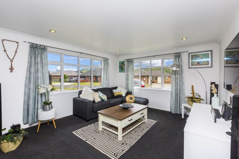 Photo of property in 4 Citrine Grove, Timberlea, Upper Hutt, 5018