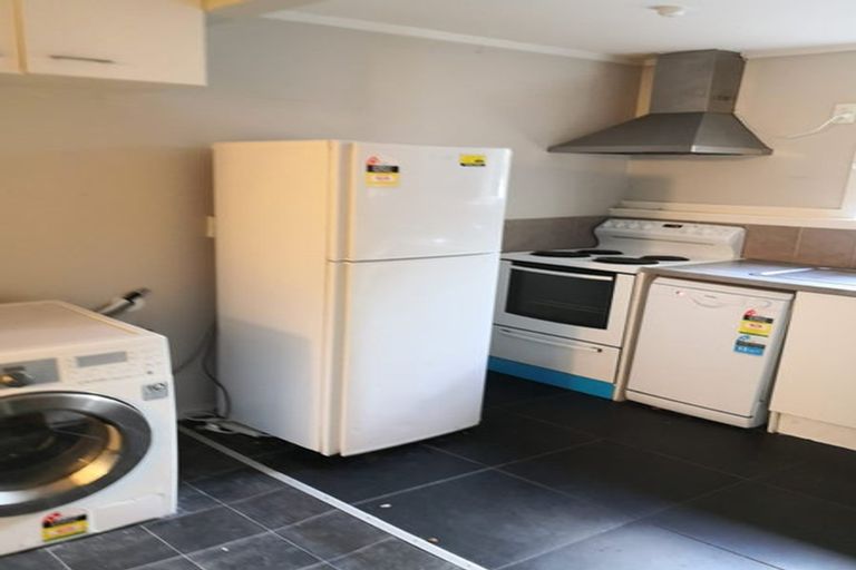 Photo of property in 6 Rixon Grove, Mount Victoria, Wellington, 6011