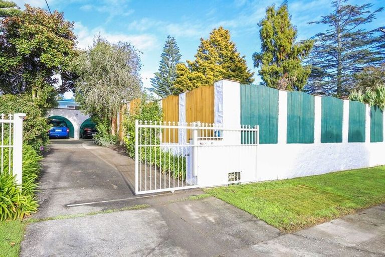 Photo of property in 27 Lowtherhurst Road, Massey, Auckland, 0614
