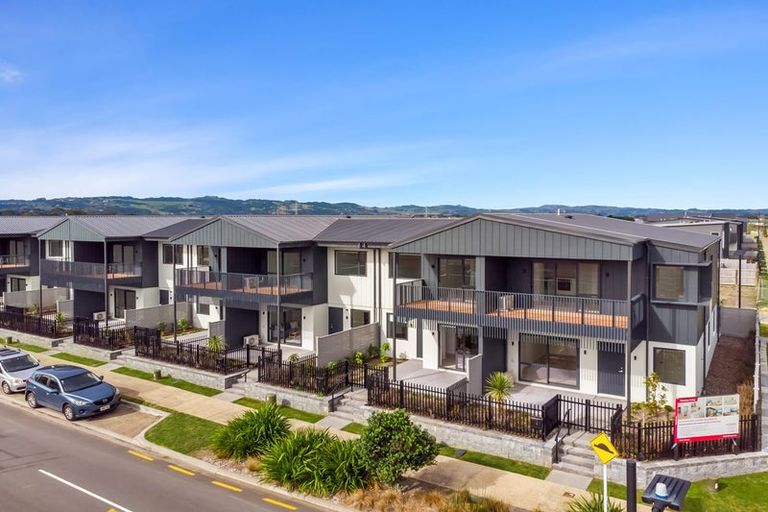 Photo of property in 15 Kohepiro Lane, Rosehill, Papakura, 2113