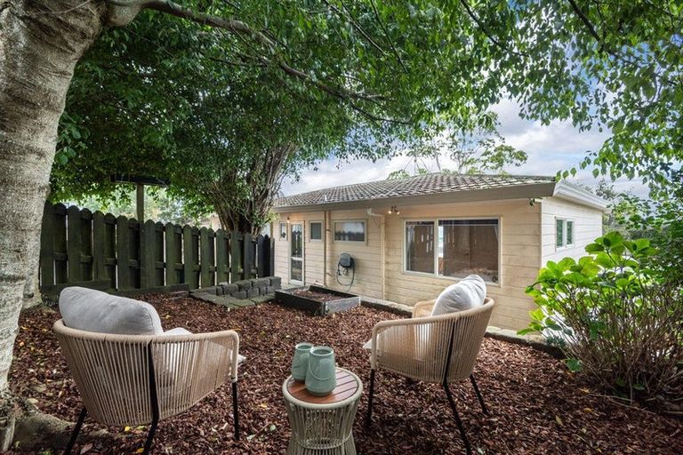 Photo of property in 1/44 Barbados Drive, Unsworth Heights, Auckland, 0632
