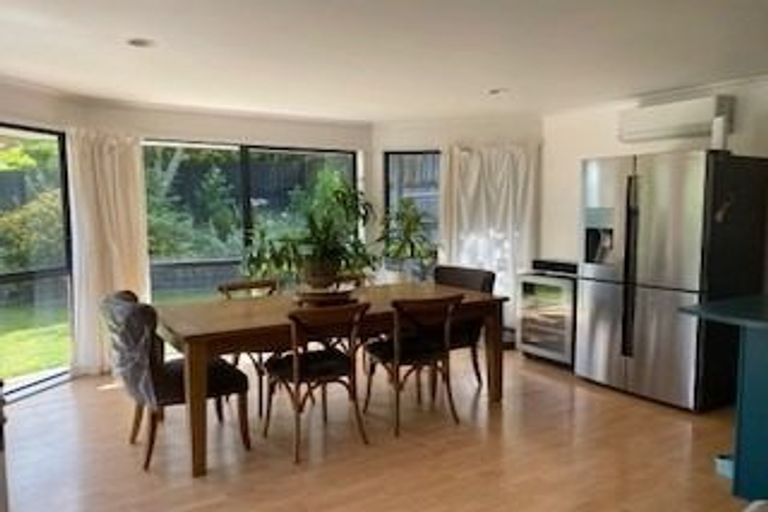 Photo of property in 6 Red Oak Place, Schnapper Rock, Auckland, 0632