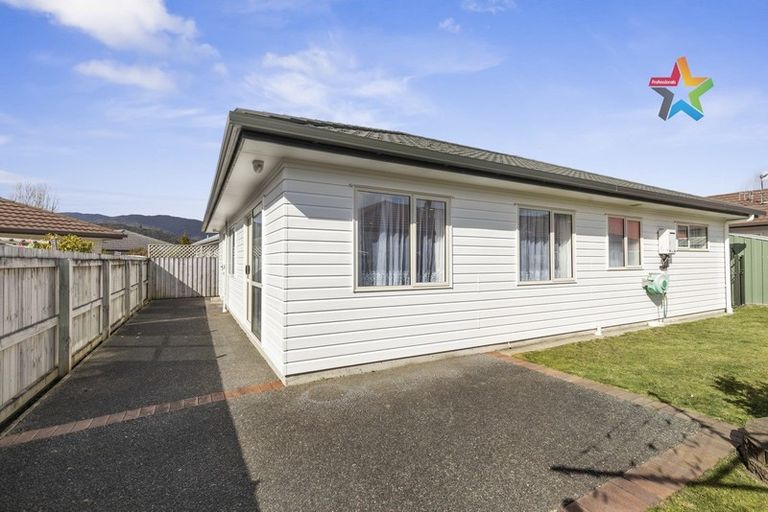 Photo of property in 35 Woodland Mews, Wainuiomata, Lower Hutt, 5014