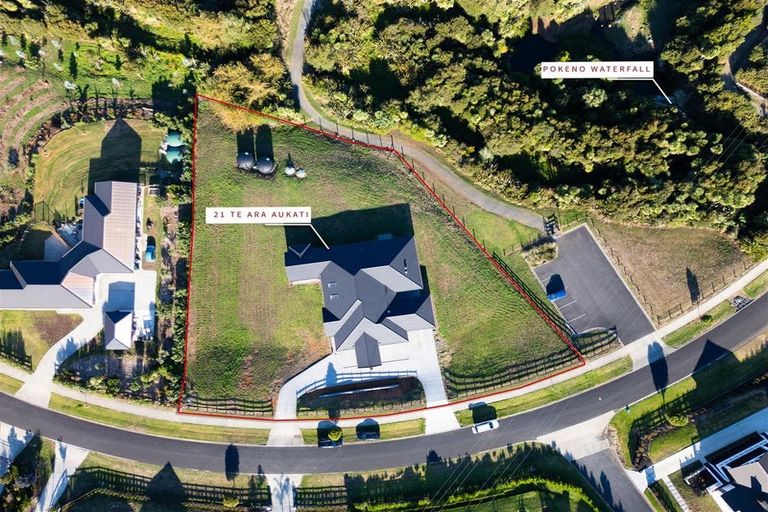 Photo of property in 21 Te Ara Aukati Terrace, Pokeno, 2471