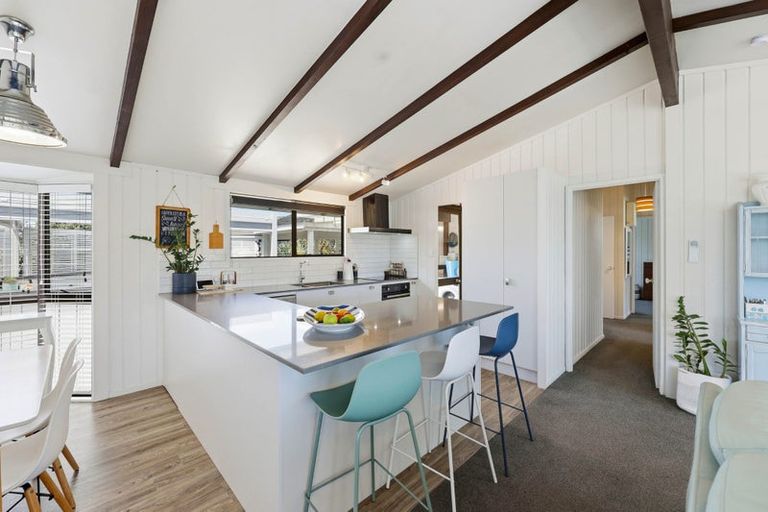 Photo of property in 6 Vela Place, Clarks Beach, 2122