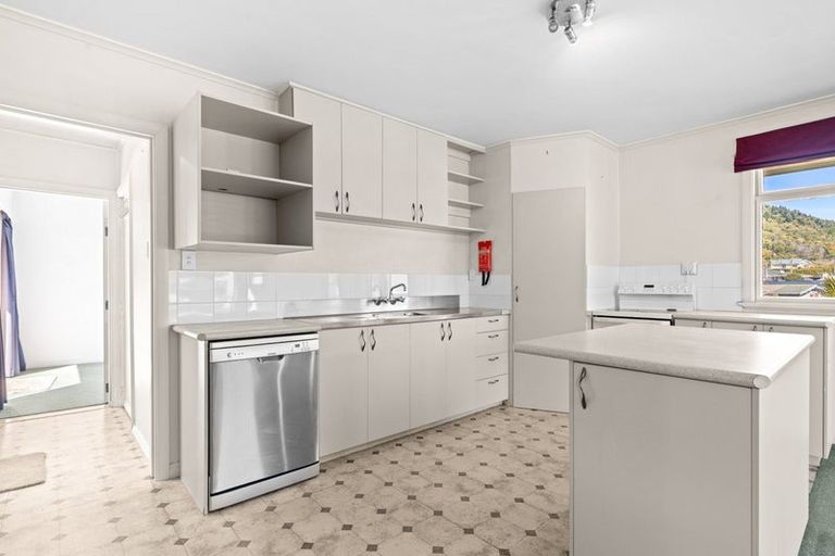 Photo of property in 83 Hampden Street, Picton, 7220