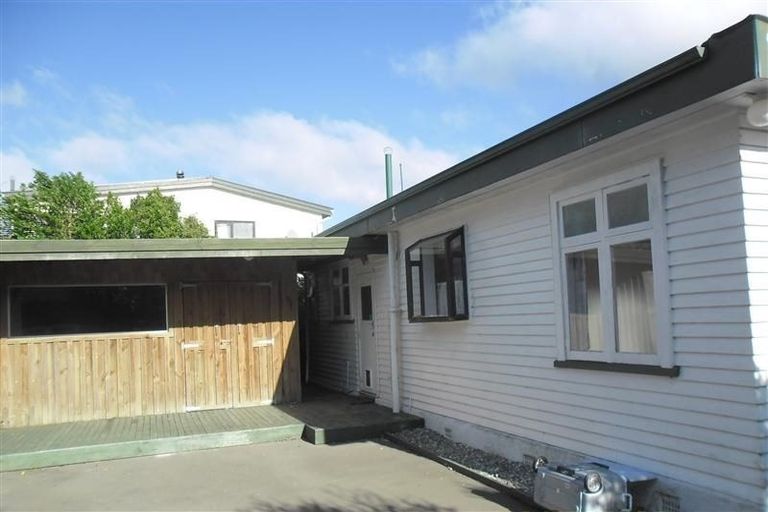 Photo of property in 10 Chapman Street, Newlands, Wellington, 6037