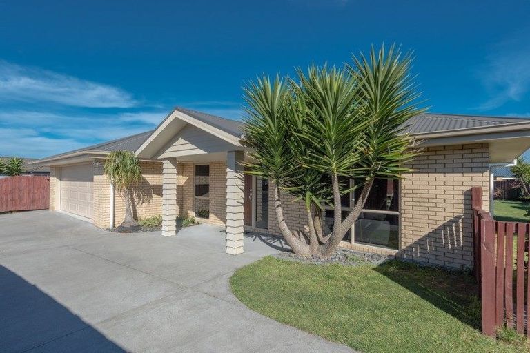 Photo of property in 10 Alderwick Place, Rototuna North, Hamilton, 3210