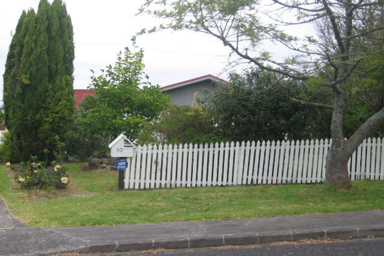 Photo of property in 30 Chequers Avenue, Glenfield, Auckland, 0629