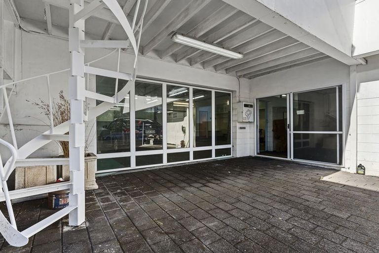 Photo of property in 219 Devon Street West, New Plymouth, 4310