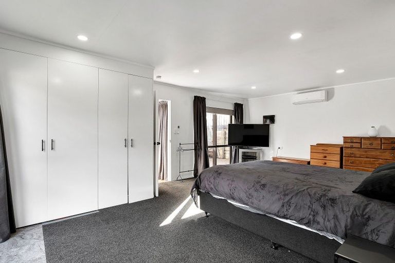 Photo of property in 92 Heta Road, Highlands Park, New Plymouth, 4312