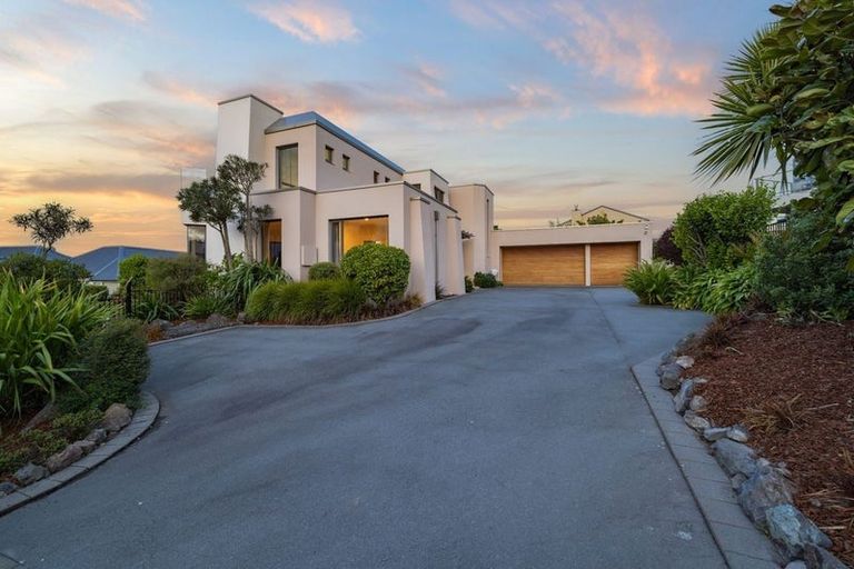 Photo of property in 6 Inverness Lane, Redcliffs, Christchurch, 8081