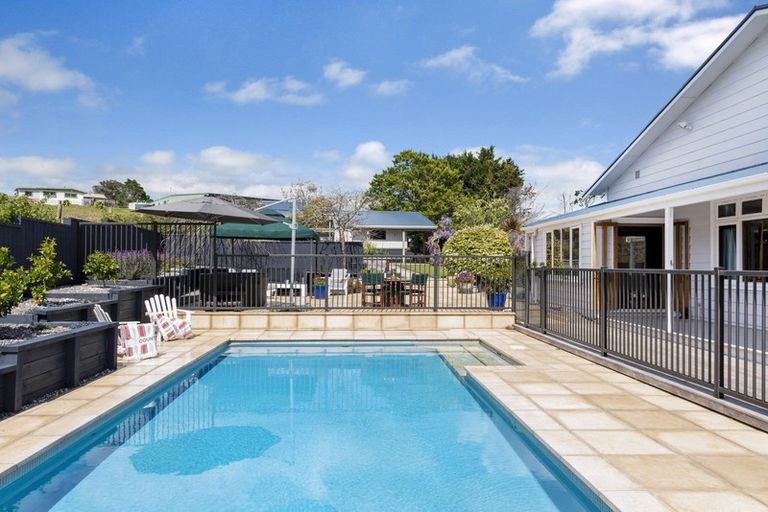 Photo of property in 92 Brownhill Road, Whitford, Manurewa, 2576