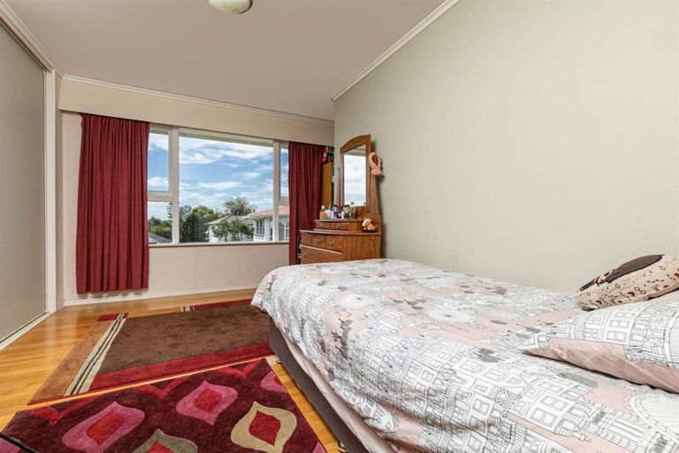 Photo of property in 17 Divich Avenue, Te Atatu South, Auckland, 0610