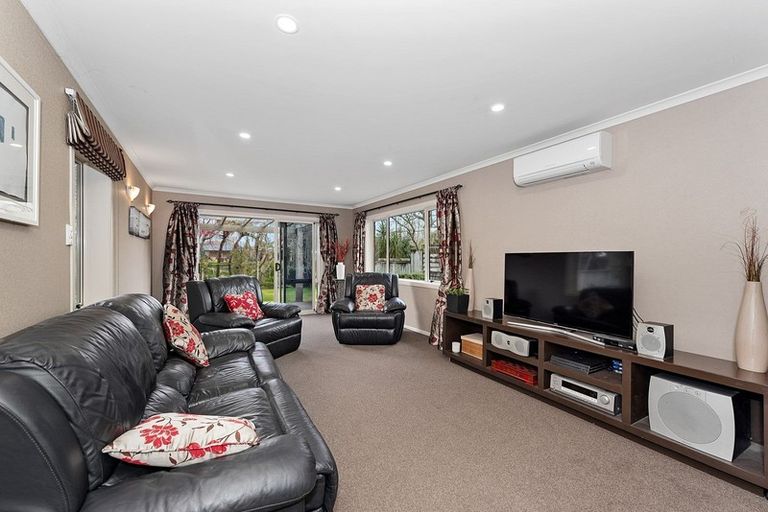 Photo of property in 16 Mcdowall Place, Queenwood, Hamilton, 3210