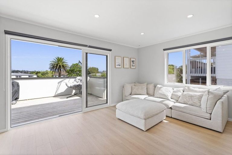 Photo of property in 21 Albert Hall Drive, Red Beach, 0932