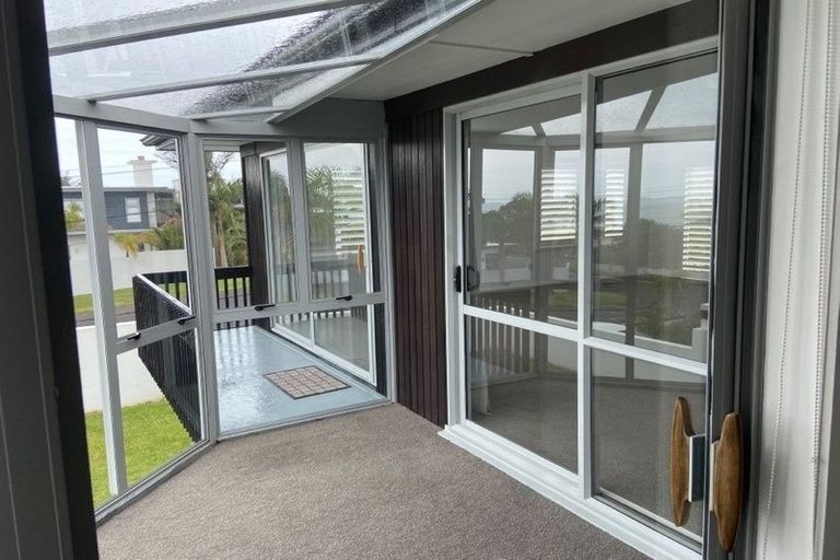 Photo of property in 3 Mirwill Road, Rothesay Bay, Auckland, 0630