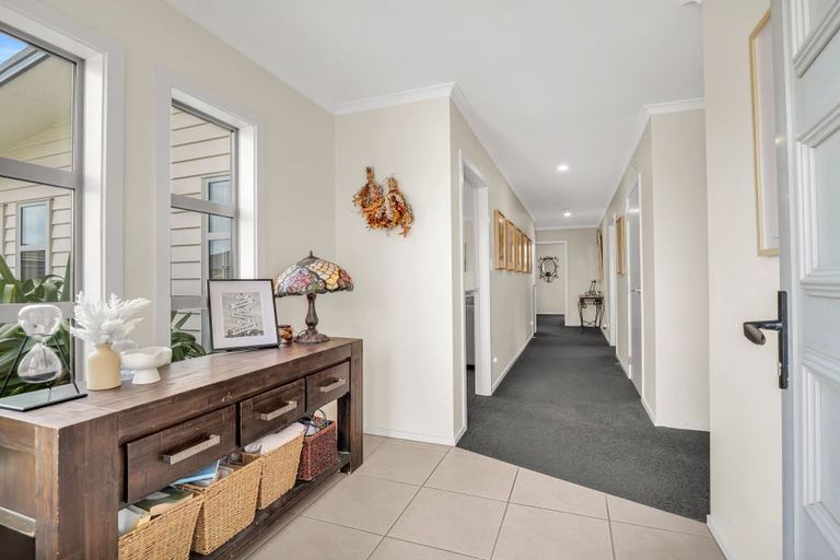 Photo of property in 9 Majestic Way, Kelvin Grove, Palmerston North, 4414