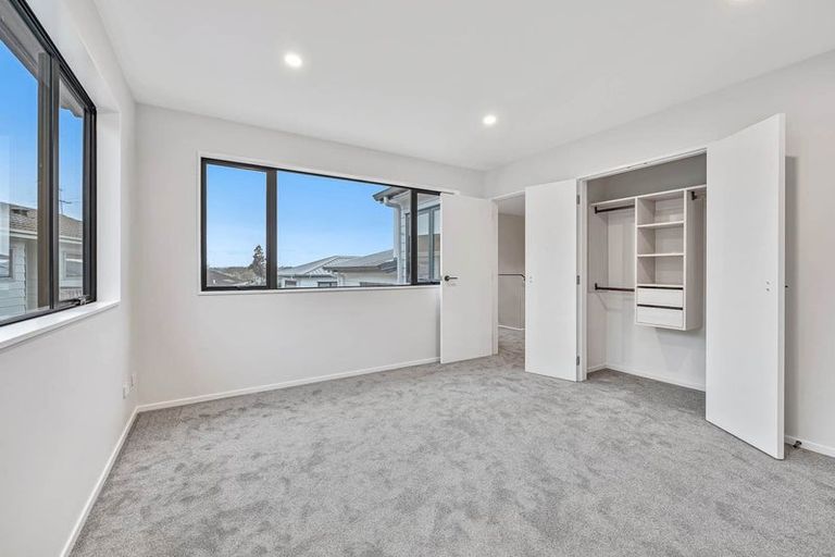 Photo of property in 29d Rotoiti Avenue, Pakuranga Heights, Auckland, 2010