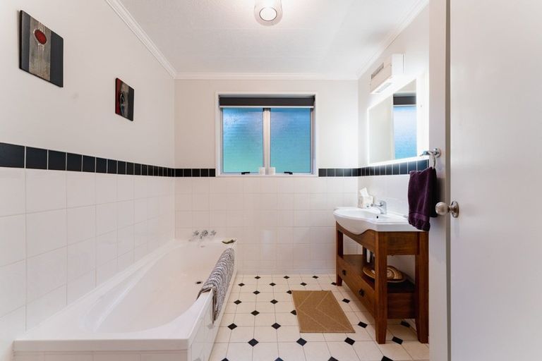 Photo of property in 8 Cove Street, Roseneath, Port Chalmers, 9023