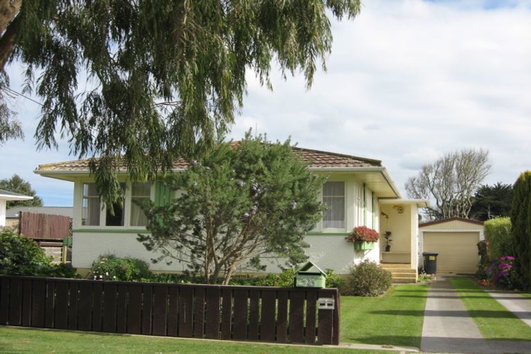 Photo of property in 38 Selwyn Crescent, College Estate, Whanganui, 4500