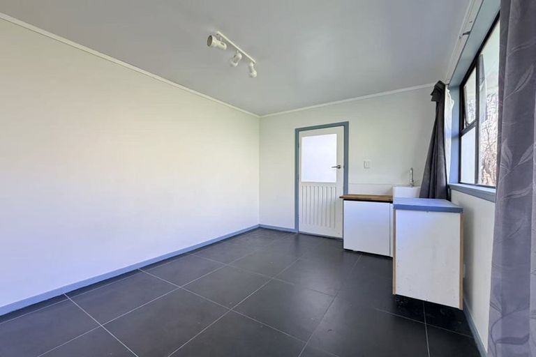 Photo of property in 10 Celeste Place, Totara Vale, Auckland, 0627
